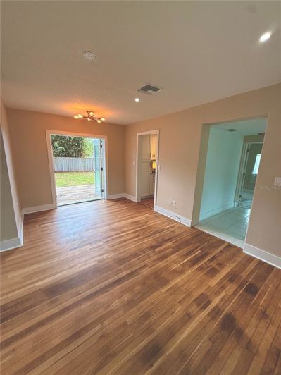 Image No.10-3 Bed House for sale