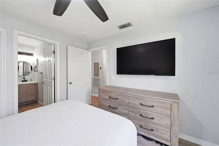 Image No.12-2 Bed House for sale