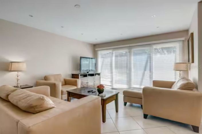 Image No.3-5 Bed House for sale