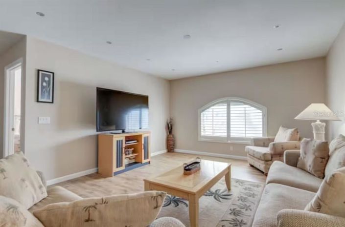 Image No.9-5 Bed House for sale