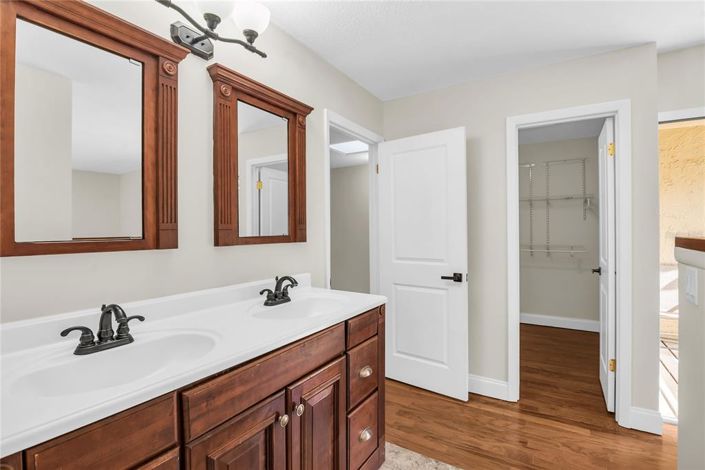 Image No.22-2 Bed Townhouse for sale