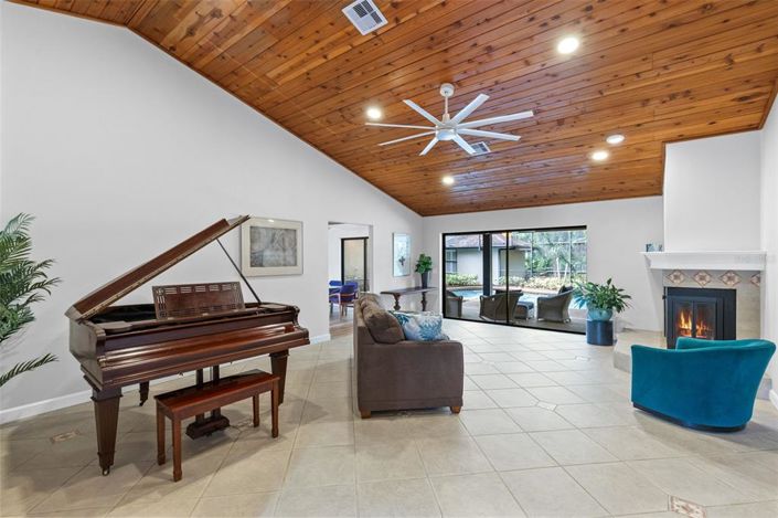 Image No.2-5 Bed House for sale