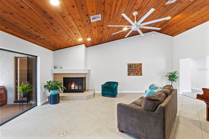 Image No.20-5 Bed House for sale