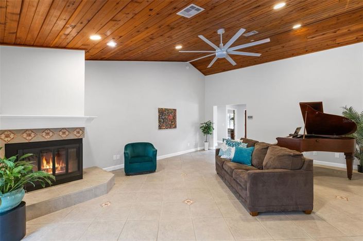 Image No.21-5 Bed House for sale