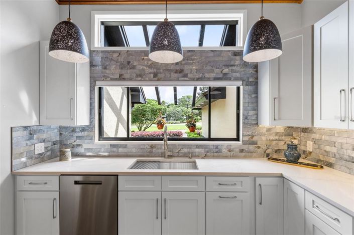 Image No.28-5 Bed House for sale