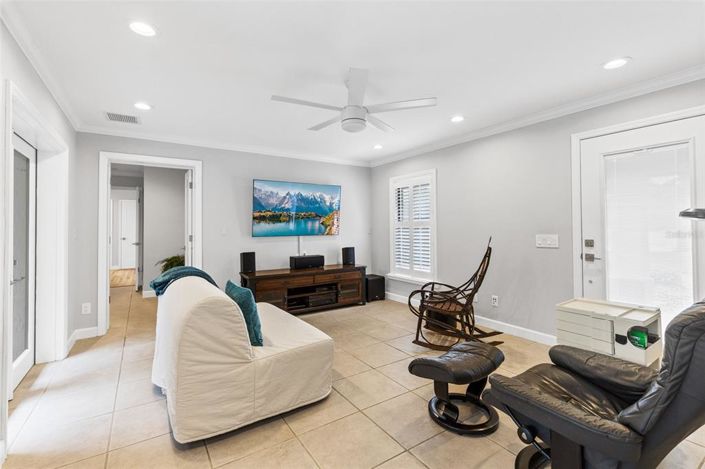 Image No.36-5 Bed House for sale