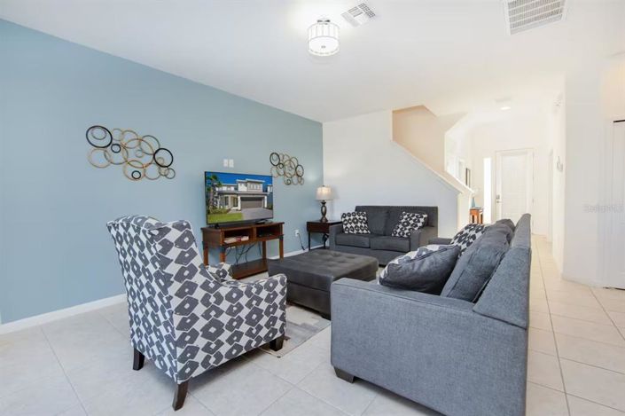 Image No.8-5 Bed House for sale