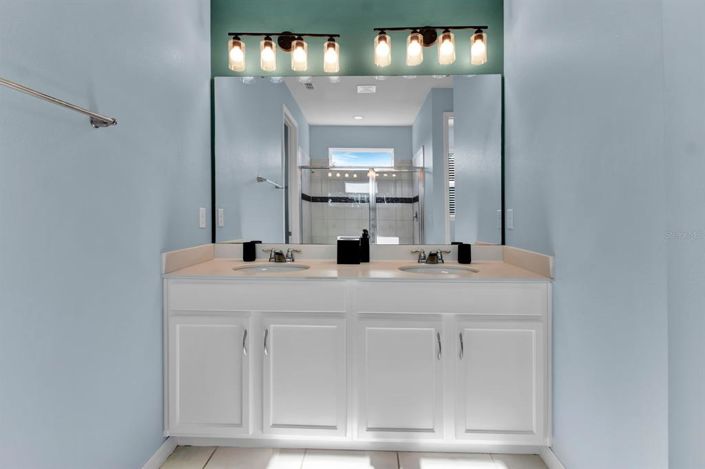 Image No.23-10 Bed House for sale