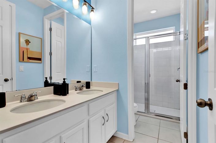 Image No.31-10 Bed House for sale