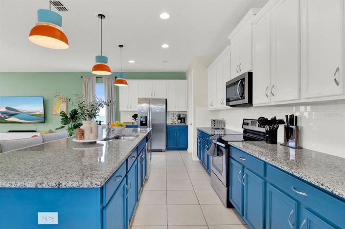 Image No.7-10 Bed House for sale