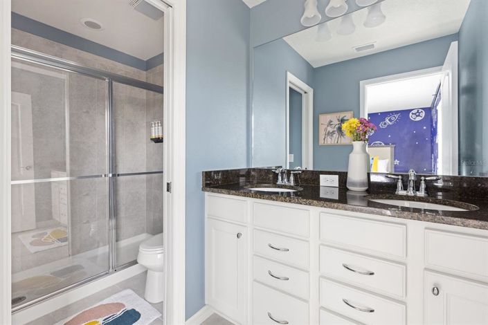 Image No.25-8 Bed House for sale