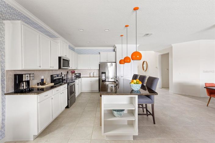 Image No.5-8 Bed House for sale