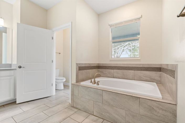 Image No.19-8 Bed House for sale