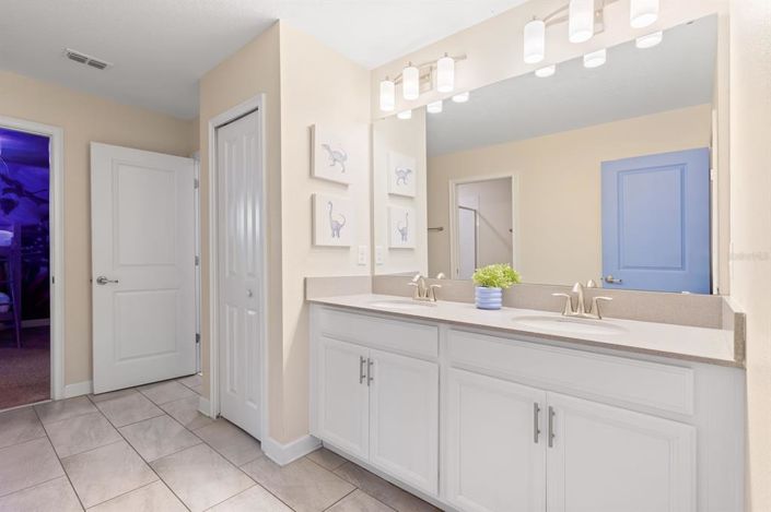 Image No.34-8 Bed House for sale