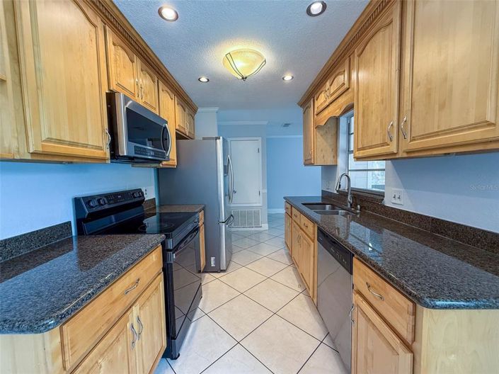 Image No.10-3 Bed House for sale