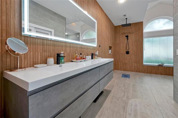 Image No.26-4 Bed House for sale