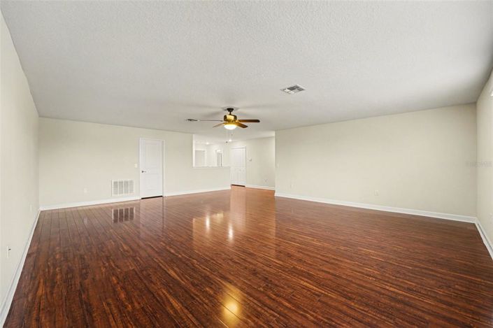 Image No.8-5 Bed House for sale