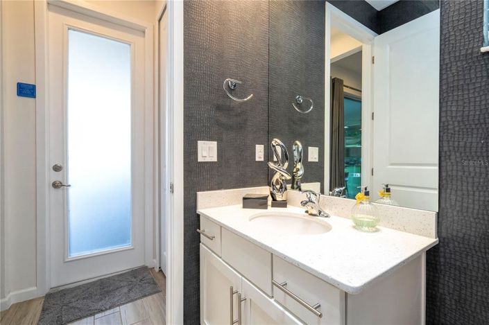 Image No.28-6 Bed House for sale