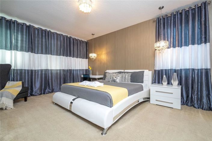 Image No.5-6 Bed House for sale