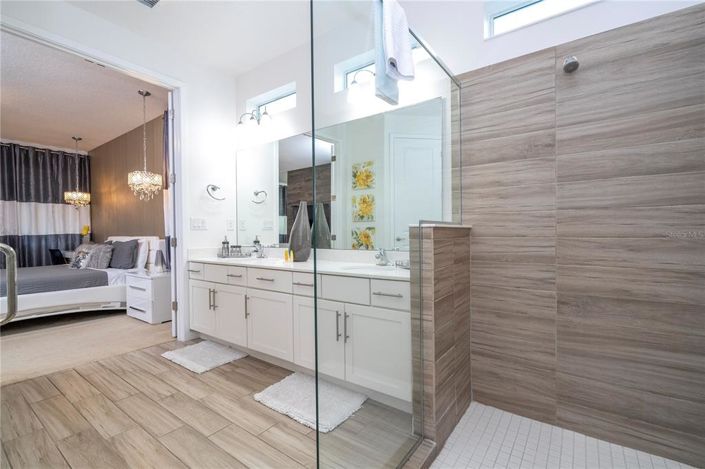 Image No.9-6 Bed House for sale