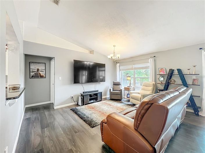 Image No.14-4 Bed House for sale