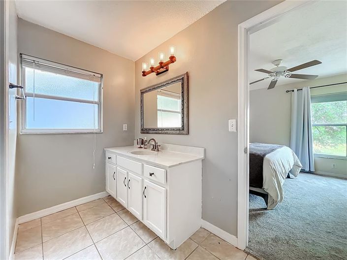 Image No.21-4 Bed House for sale