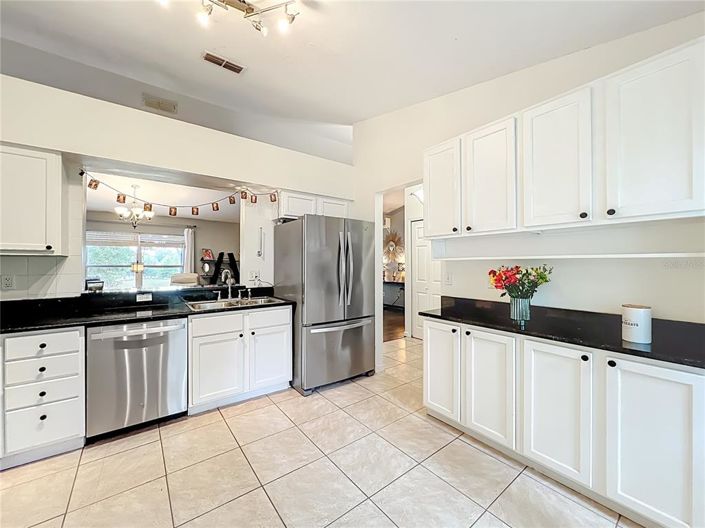 Image No.8-4 Bed House for sale