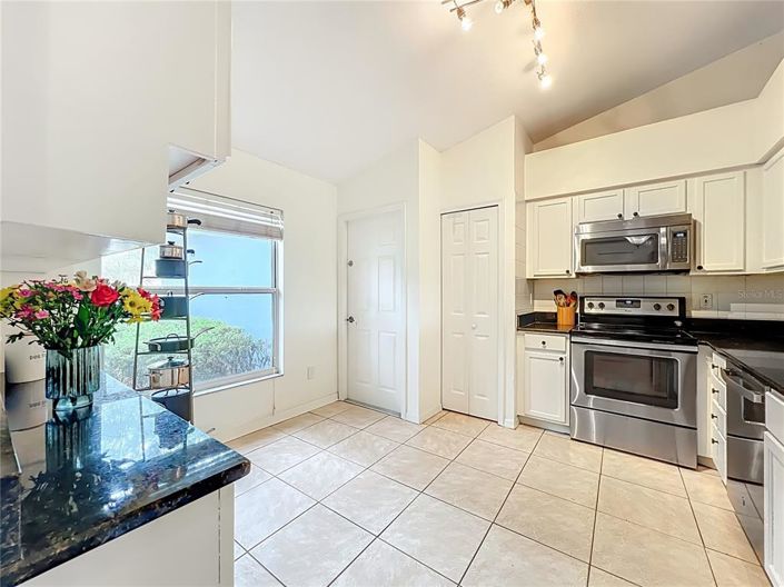 Image No.9-4 Bed House for sale