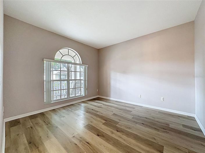 Image No.12-3 Bed House for sale