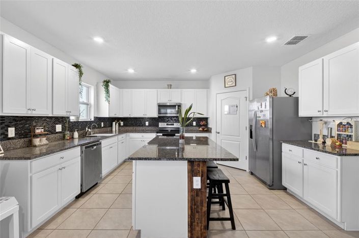 Image No.12-5 Bed House for sale