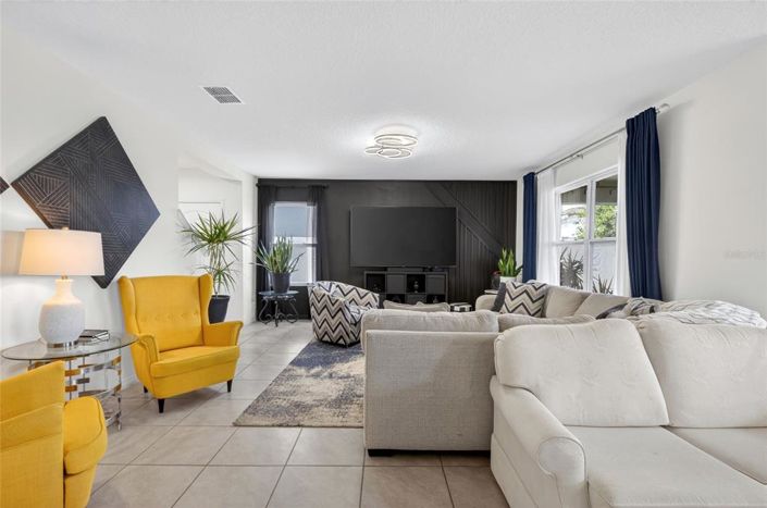 Image No.8-5 Bed House for sale