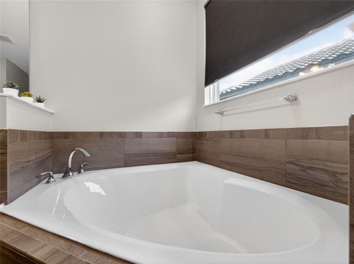 Image No.20-4 Bed House for sale
