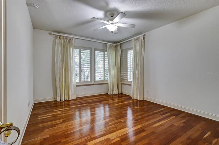Image No.29-4 Bed House for sale