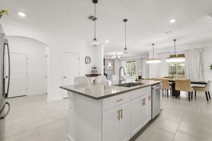 Image No.8-6 Bed House for sale
