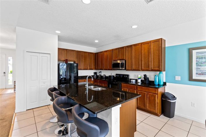 Image No.7-6 Bed House for sale