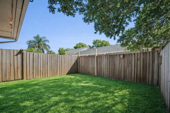 Image No.30-3 Bed Townhouse for sale