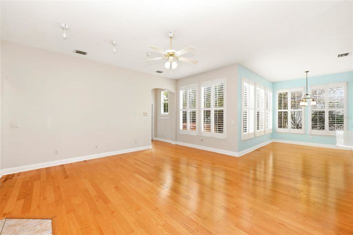 Image No.15-6 Bed House for sale