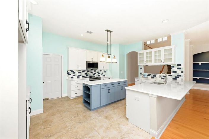 Image No.6-6 Bed House for sale