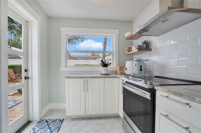 Image No.16-5 Bed House for sale