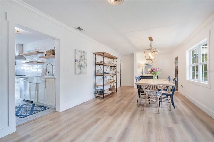 Image No.9-5 Bed House for sale