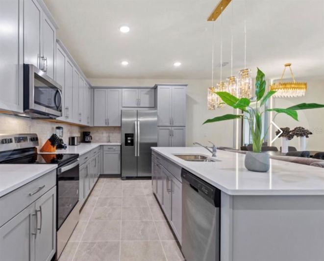 Image No.8-5 Bed Townhouse for sale