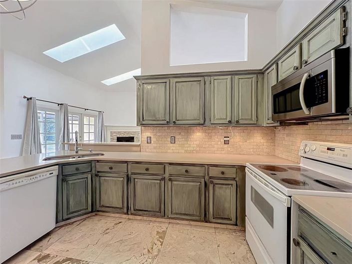 Image No.20-4 Bed House for sale