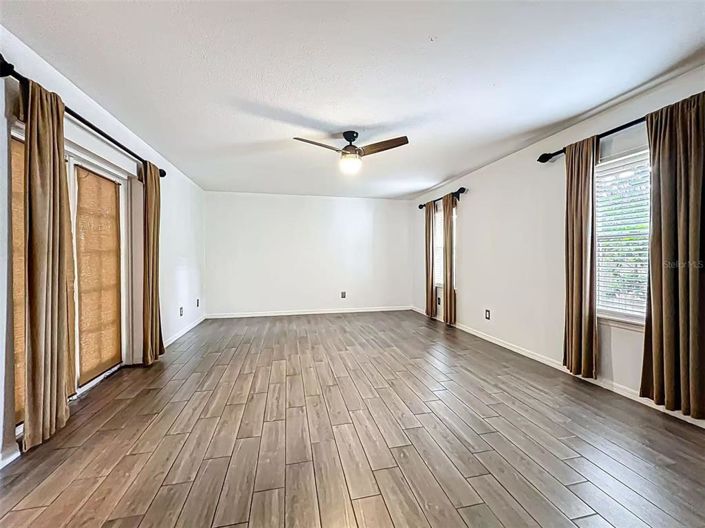 Image No.28-4 Bed House for sale