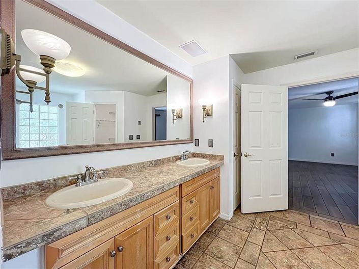 Image No.32-4 Bed House for sale