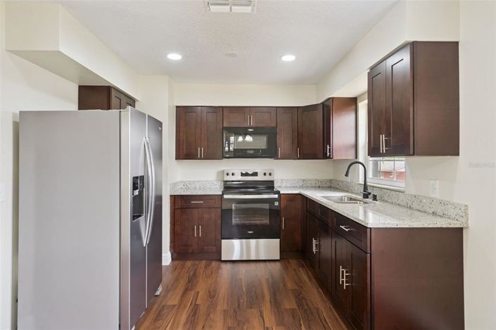 Image No.8-3 Bed House for sale