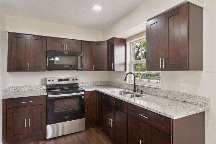 Image No.9-3 Bed House for sale