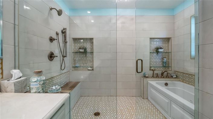 Image No.18-4 Bed House for sale