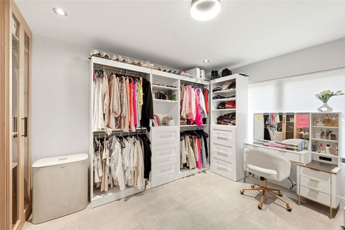 Image No.32-3 Bed House for sale