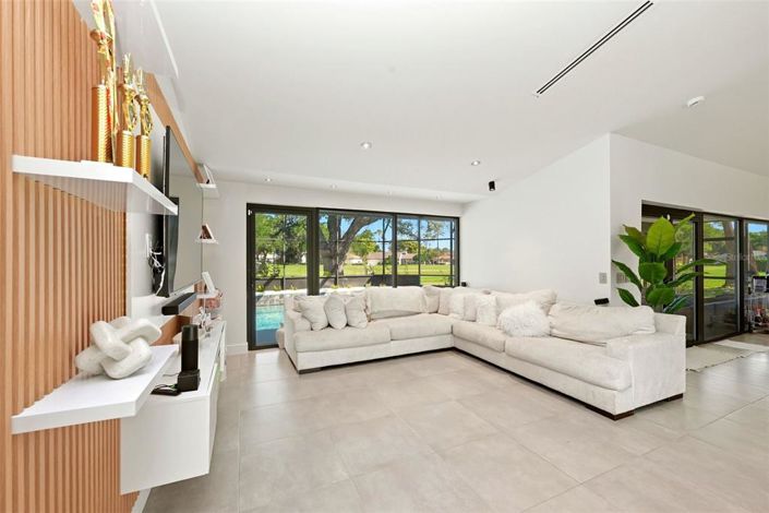 Image No.7-3 Bed House for sale