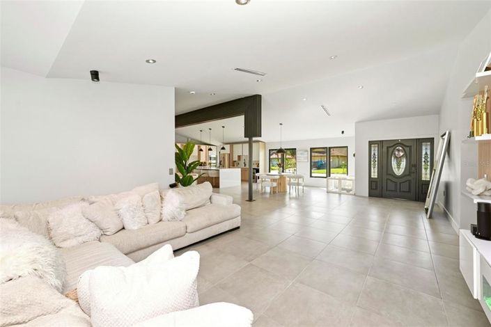Image No.8-3 Bed House for sale